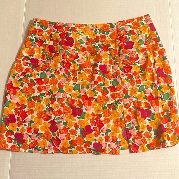 Floral print SHEIN Skirt - Picture 1 of 8